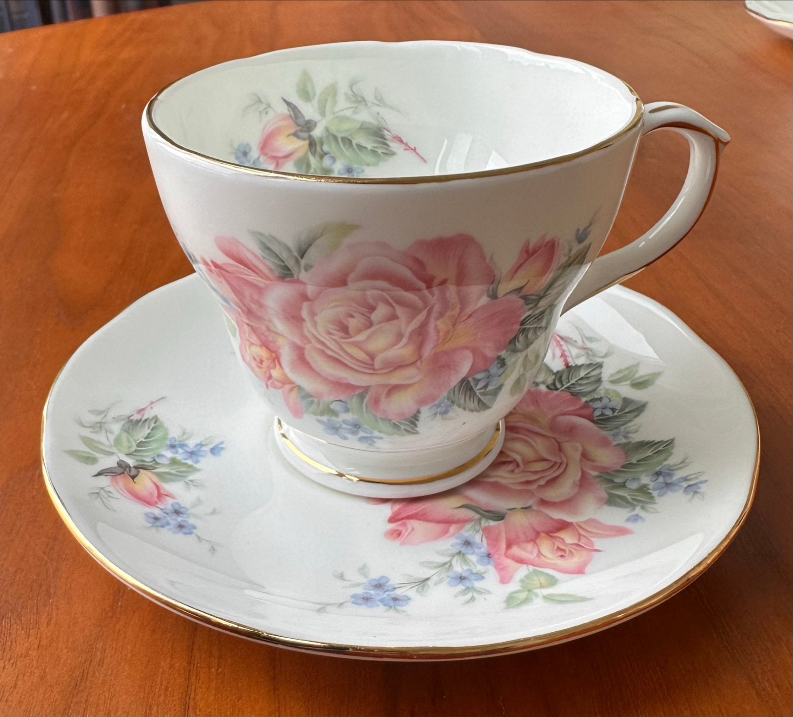 Vintage Duchess Bone China Kop en Schotel - Rozenpatroon, Ophalen of Verzenden