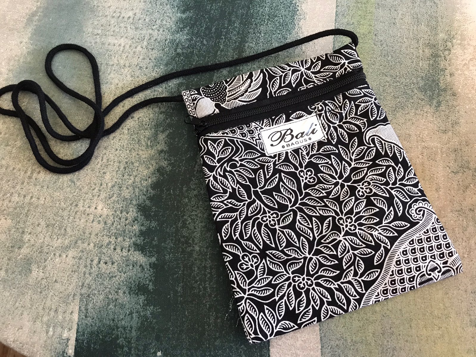 Leuke Bali nek tasje batik zwart wit, Verzenden, Nieuw, Wit, Schoudertasje