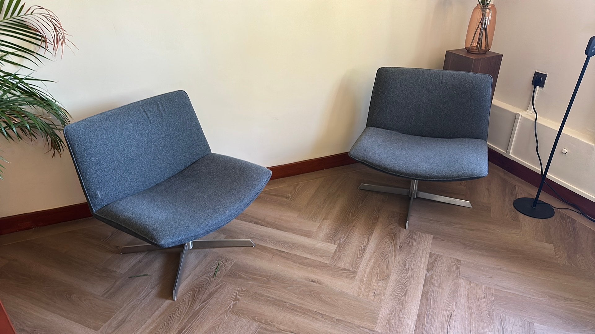 2 grijze zitstoelen, Ophalen, Zo goed als nieuw, Grijs, Twee