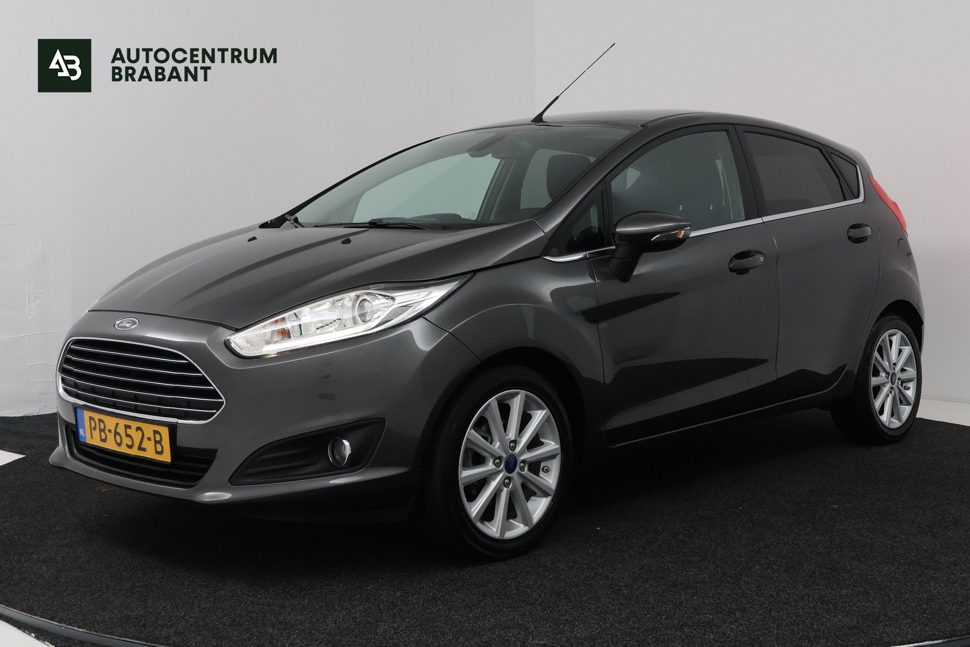 Ford Fiesta 1.0 EcoBoost Candy Blue Edition (CRUISE CONTROL,, Voorwielaandrijving, Verwarmde buitenspiegels, 23 km/l, Bedrijf