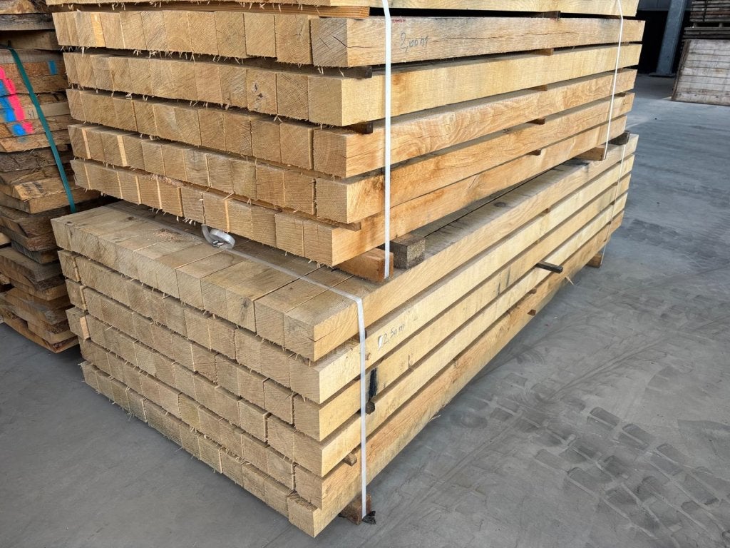 8x8 CM eikenhout fijnbezaagd div. lengte omheing vierkant