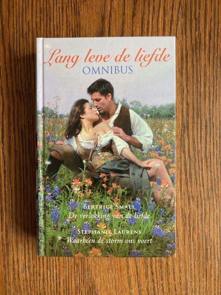 Lang leve de liefde omnibus Beatrice Small Stephanie Laurens, Ophalen of Verzenden