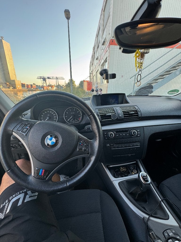 BMW 1-Serie 2.0 116I 5DR 2010 Zwart, Auto's, 1-Serie, Achterwielaandrijving, 1995 cc, Zwart