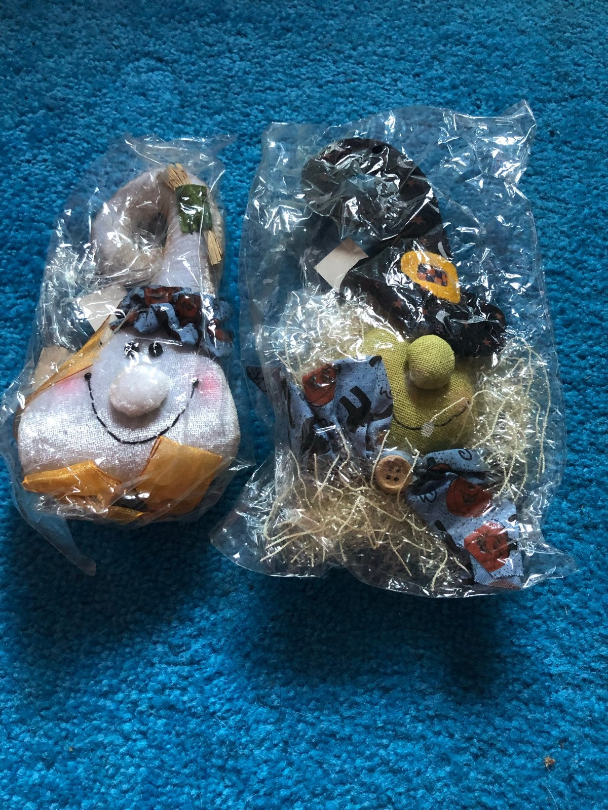 2 Halloween decoraties: heks en spookje, Ophalen of Verzenden, Nieuw, Halloween of Griezel