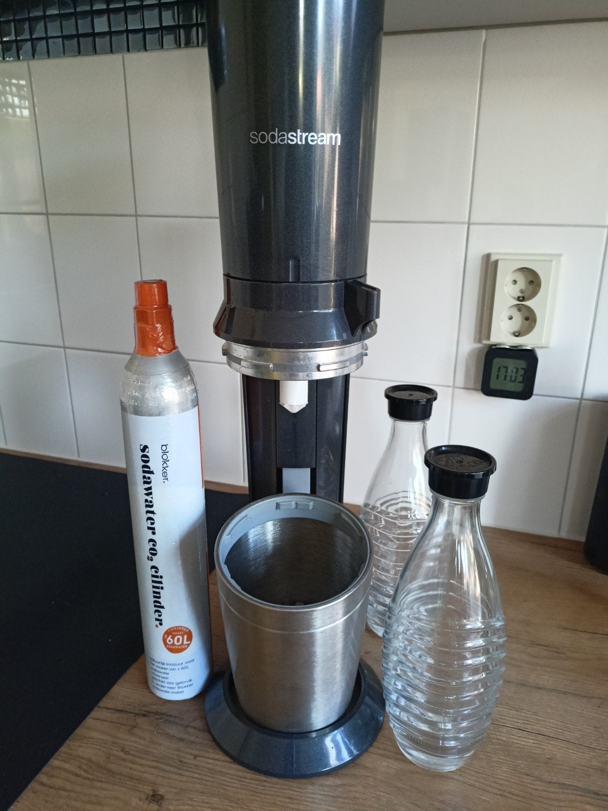 Sodastream met CO2 cilinder en 2 flessen, Ophalen, Gebruikt