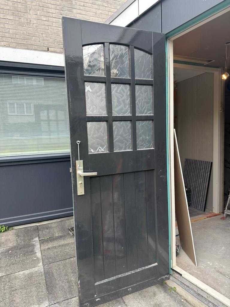 Stevige voordeur met glas en driepuntssluiting, Ophalen, Gebruikt, 80 tot 100 cm, Buitendeur