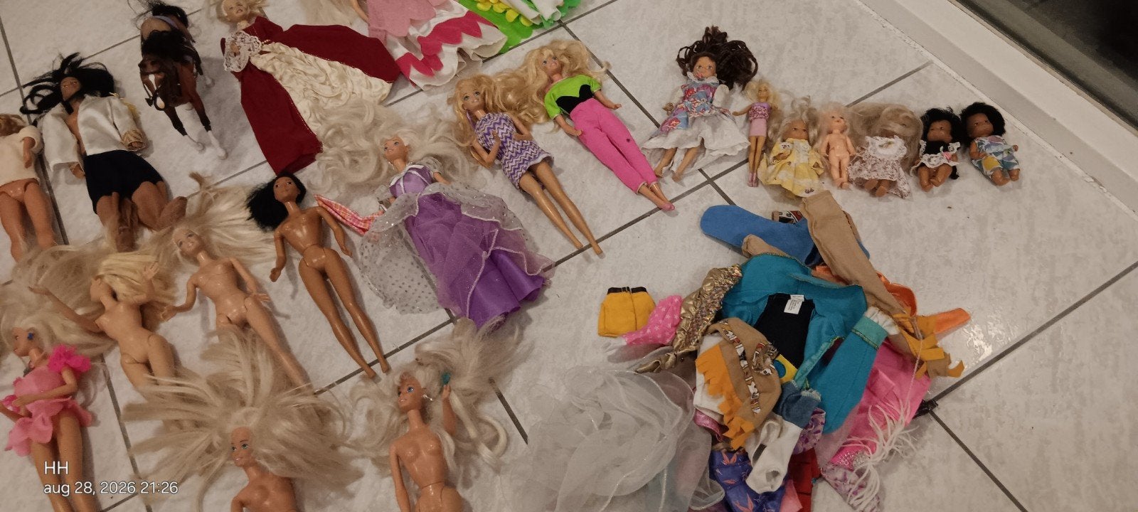 Grote collectie Barbiepoppen van 34 en kleding, en paard, Kinderen en Baby's, Speelgoed | Poppen, Ophalen, Gebruikt, Barbie