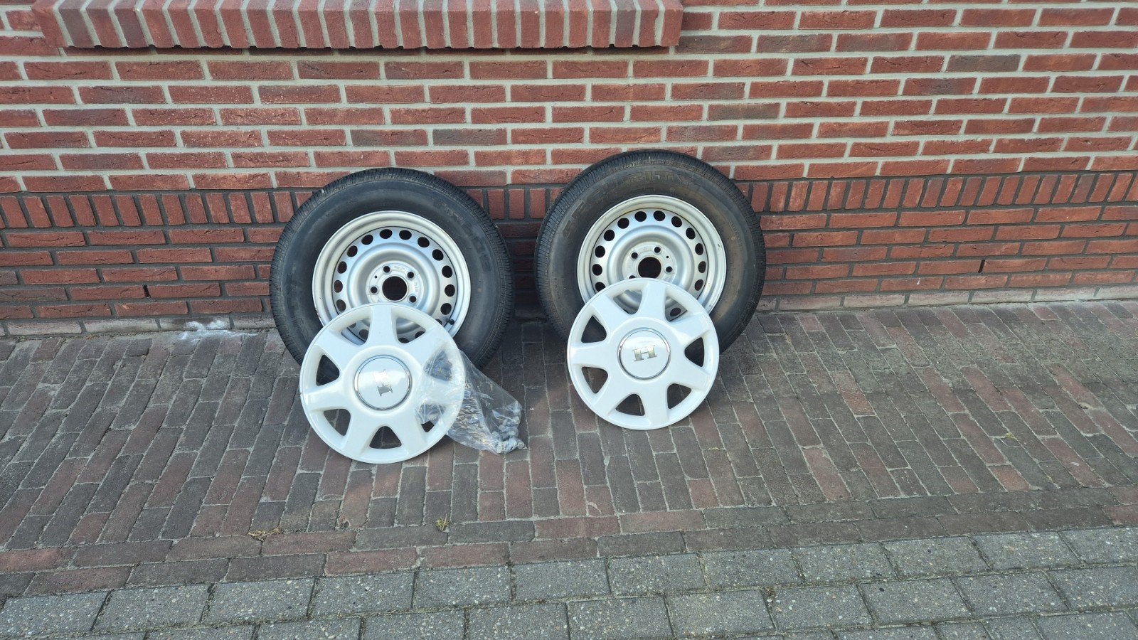 Hobby caravan wielen 195/70 r15c met wieldoppen, 15 inch, Hobby, Banden en Velgen, Hobby nederland