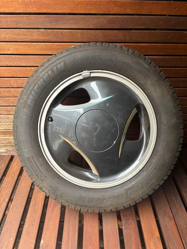 Saab 900 classic 15” Aero velgen + banden Michelin  izgst!!, Ophalen, Gebruikt, 15 inch, Banden en Velgen