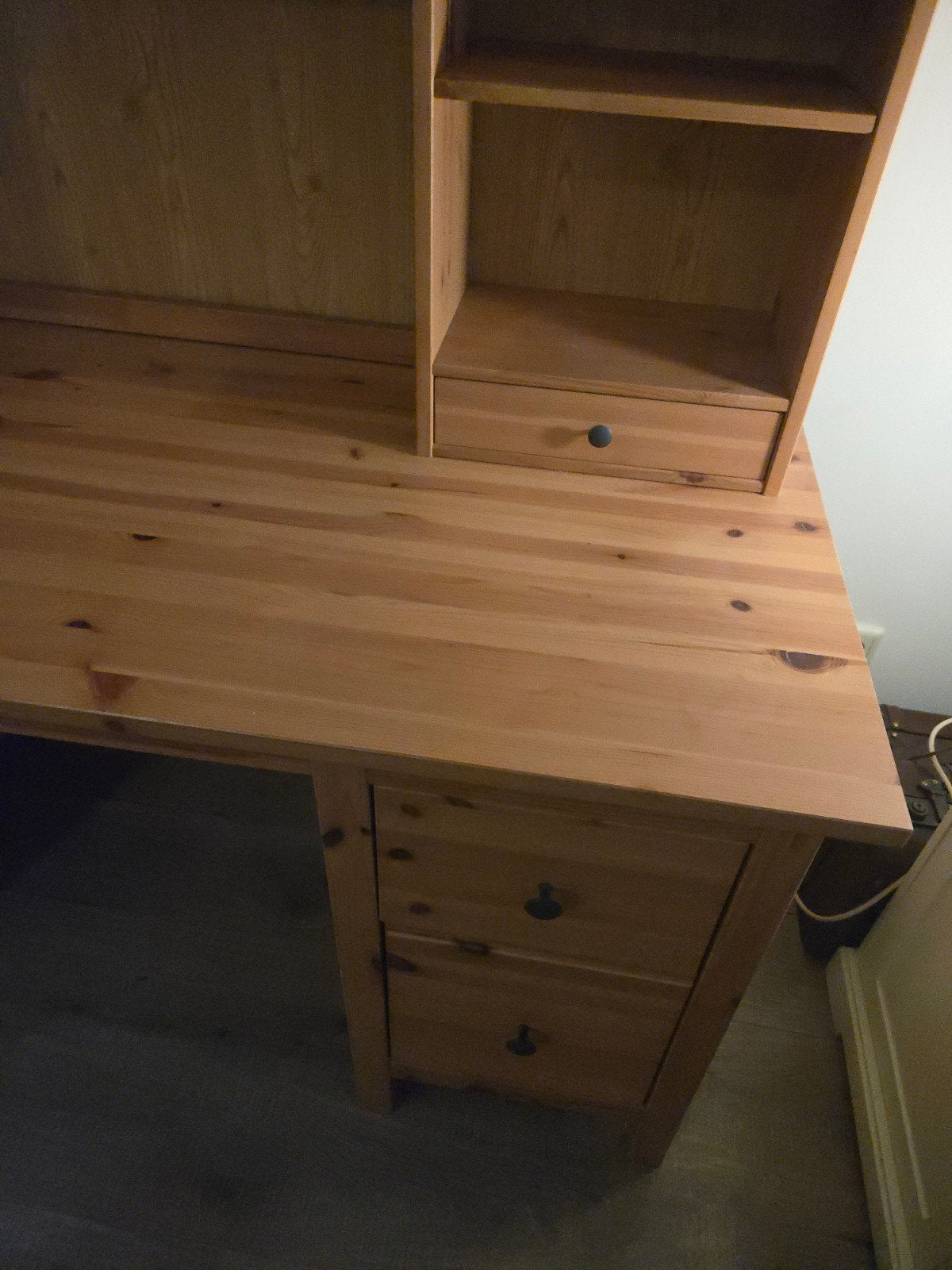 IKEA Fjellse bureau met opzetstuk - massief grenen, Huis en Inrichting, Ophalen, Gebruikt, Hout, Bruin