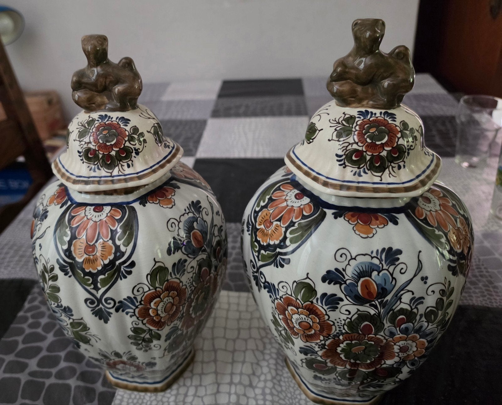 Prachtig paar Flora Keramiek Delftse vazen met deksel, Ophalen of Verzenden