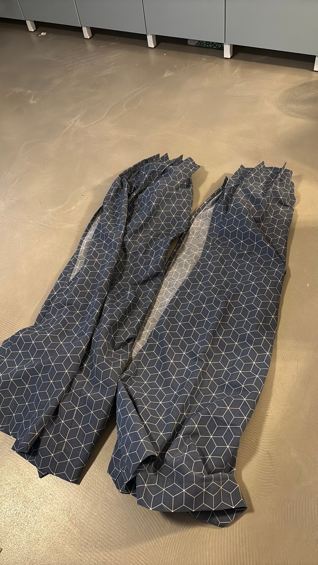 2 stuks, Donkerblauwe gordijnen 120 breed, Huis en Inrichting, Ophalen of Verzenden, Zo goed als nieuw, Blauw
