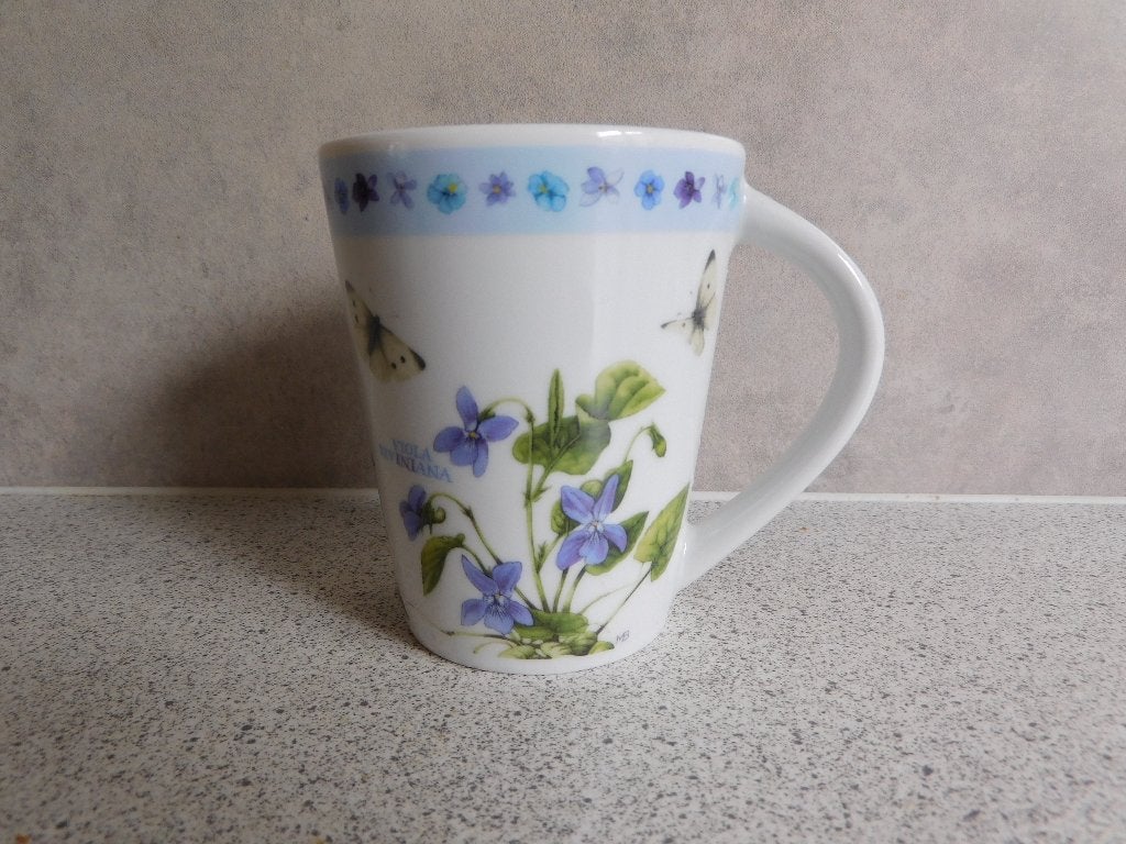Mok 10x8 cm. Viola 2003 Hallmark Marjolein Bastin, Ophalen of Verzenden, Zo goed als nieuw, Overige stijlen, Kop(pen) en/of Schotel(s)