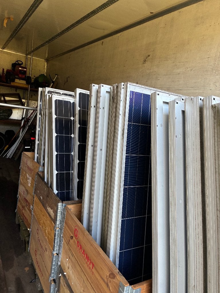 zonnepanelen 54 stuks met 2 omvormers. zonnepaneel, Doe-het-zelf en Verbouw, Zonnepanelen en Toebehoren, Ophalen, Gebruikt, Compleet systeem
