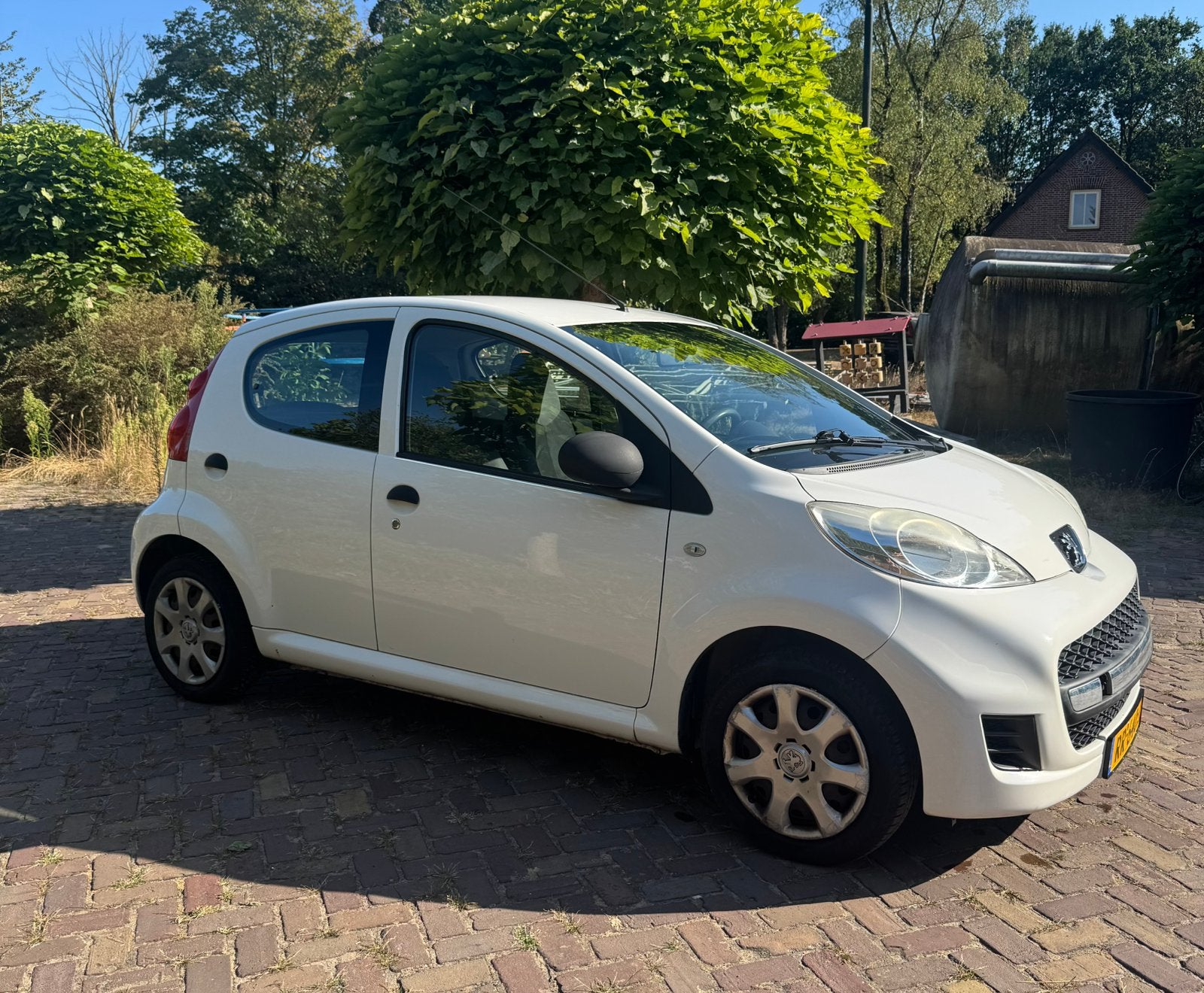 Peugeot 107 uit 2011 Wit, Voorwielaandrijving, 4 stoelen, Handgeschakeld, Particulier
