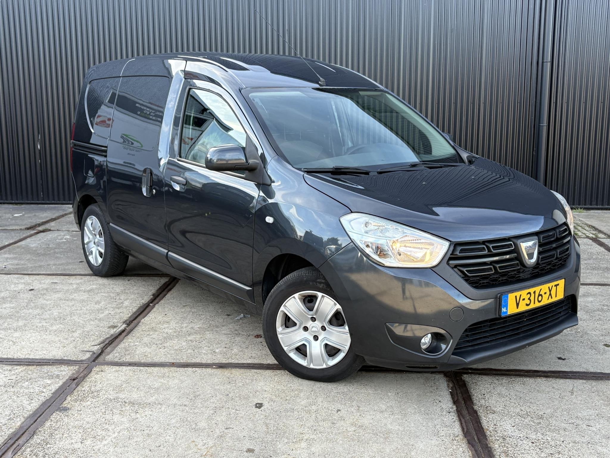 Dacia Dokker 1.5 dCi 90 Solid MARGE | STOELVERWARMING | BLUE, Auto's, Stof, Gebruikt, Euro 6, 4 cilinders