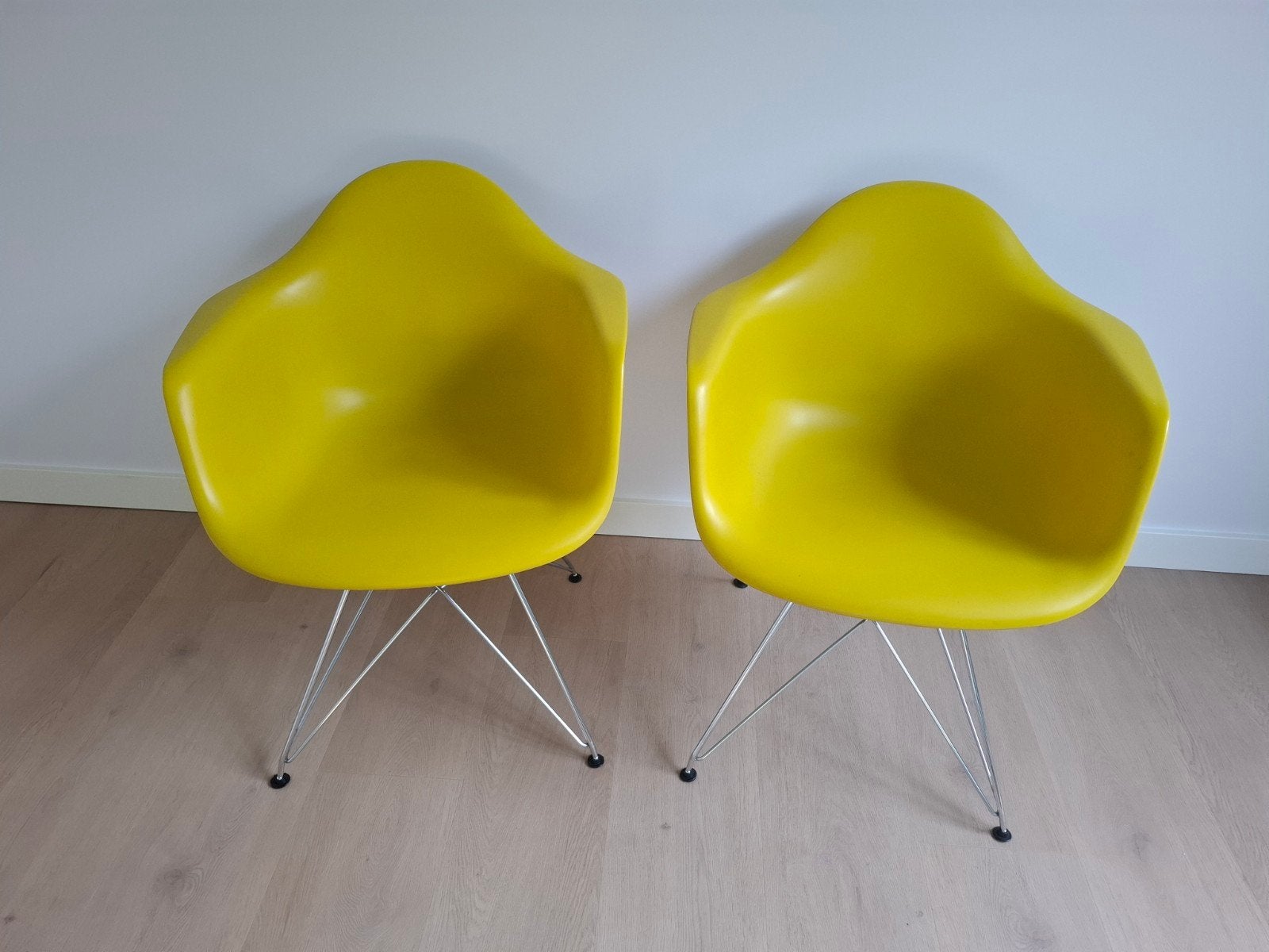 Moderne (kuip) stoelen - 2 stuks - ZO GOED ALS NIEUW, Ophalen, Gebruikt, Twee, Overige kleuren