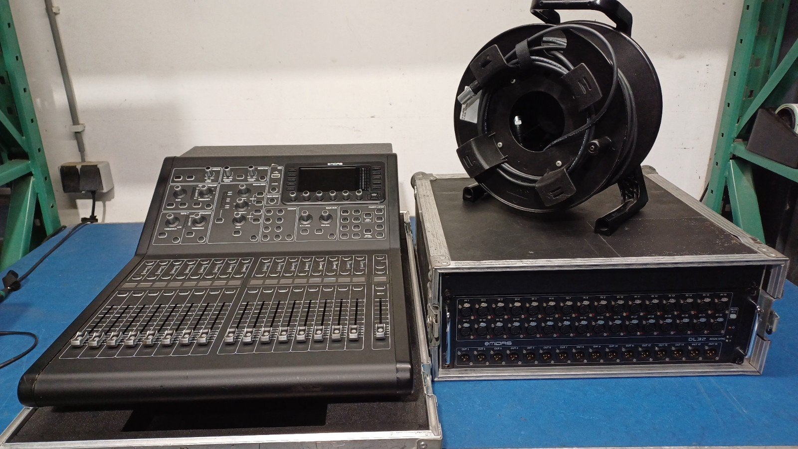Midas M32R + DL32 + Ethernet Haspel + flightcases, Muziek en Instrumenten, Ophalen, Zo goed als nieuw, 20 kanalen of meer