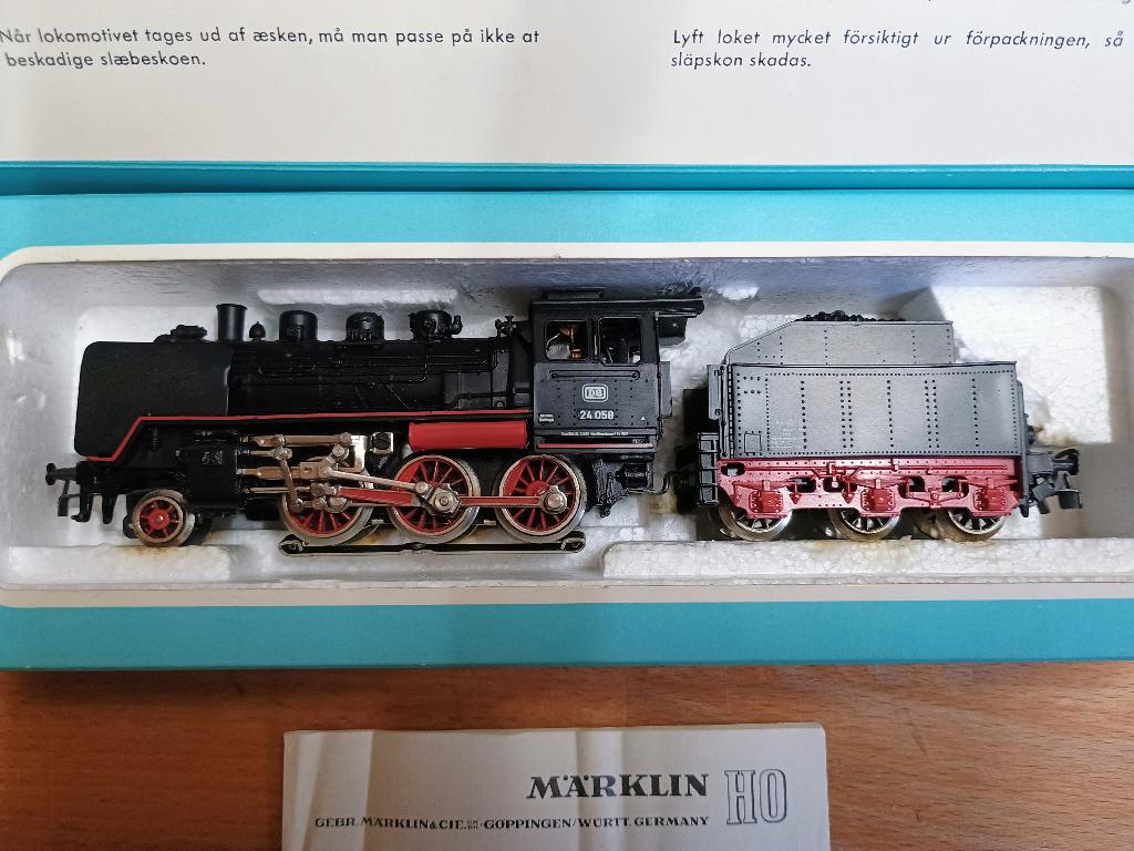 Marklin stoomlok 3003 (OVP) met tender en 3 wagons., Wisselstroom, Ophalen of Verzenden, Märklin, Gebruikt