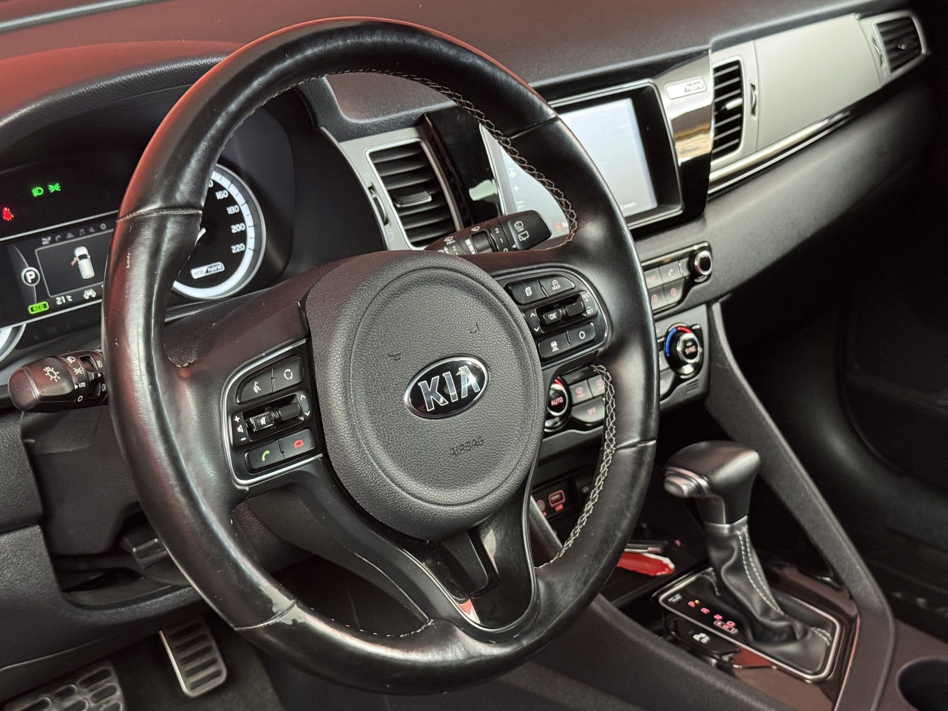 Foto 3 van Kia Niro 1.6 GDi Hybrid First Edition | Stoelkoeling | Cruis