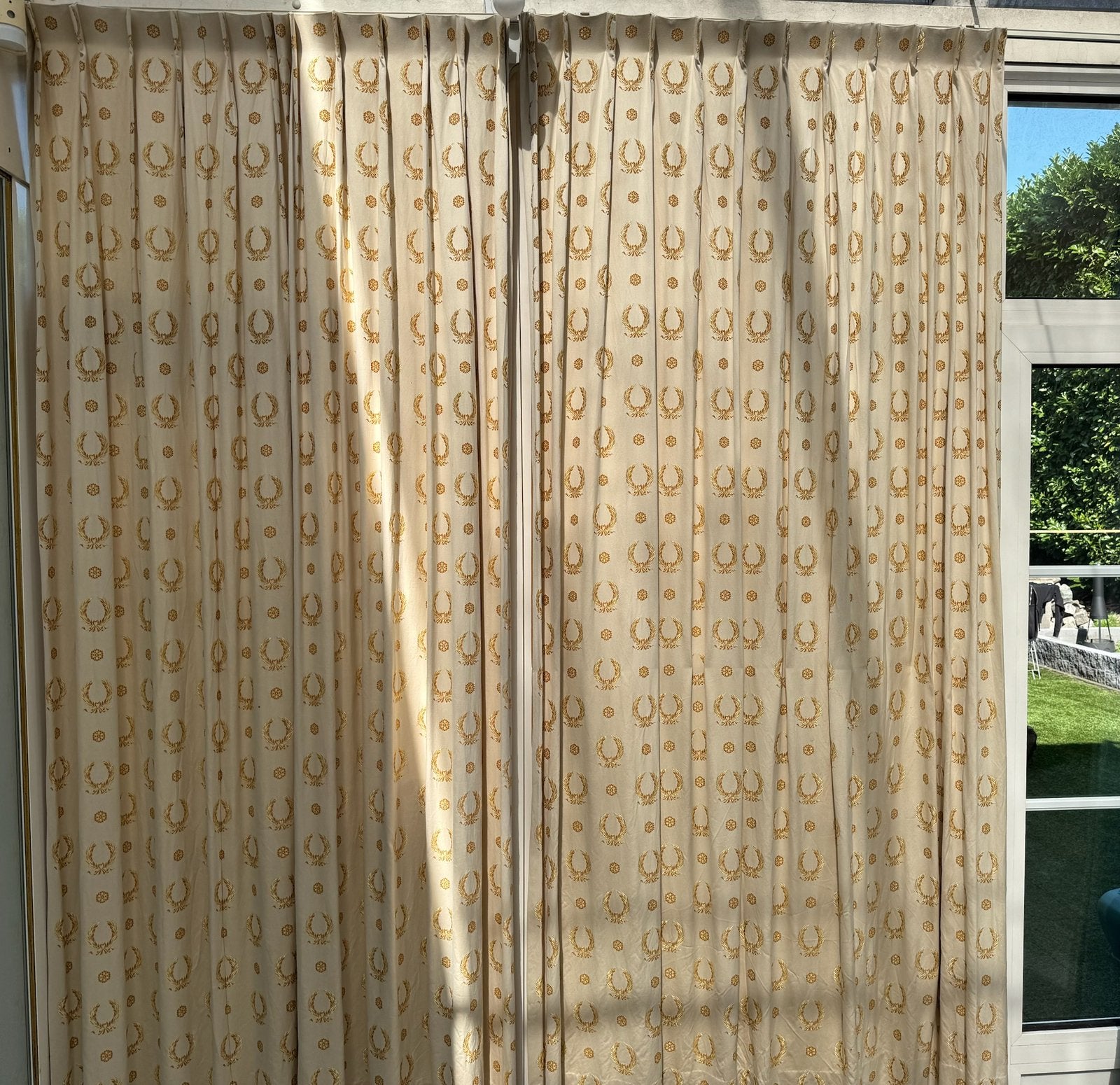 Crème/Beige Gordijnen met Klassiek Motief Lauwerkrans, Huis en Inrichting, Stoffering | Gordijnen en Lamellen, Ophalen of Verzenden