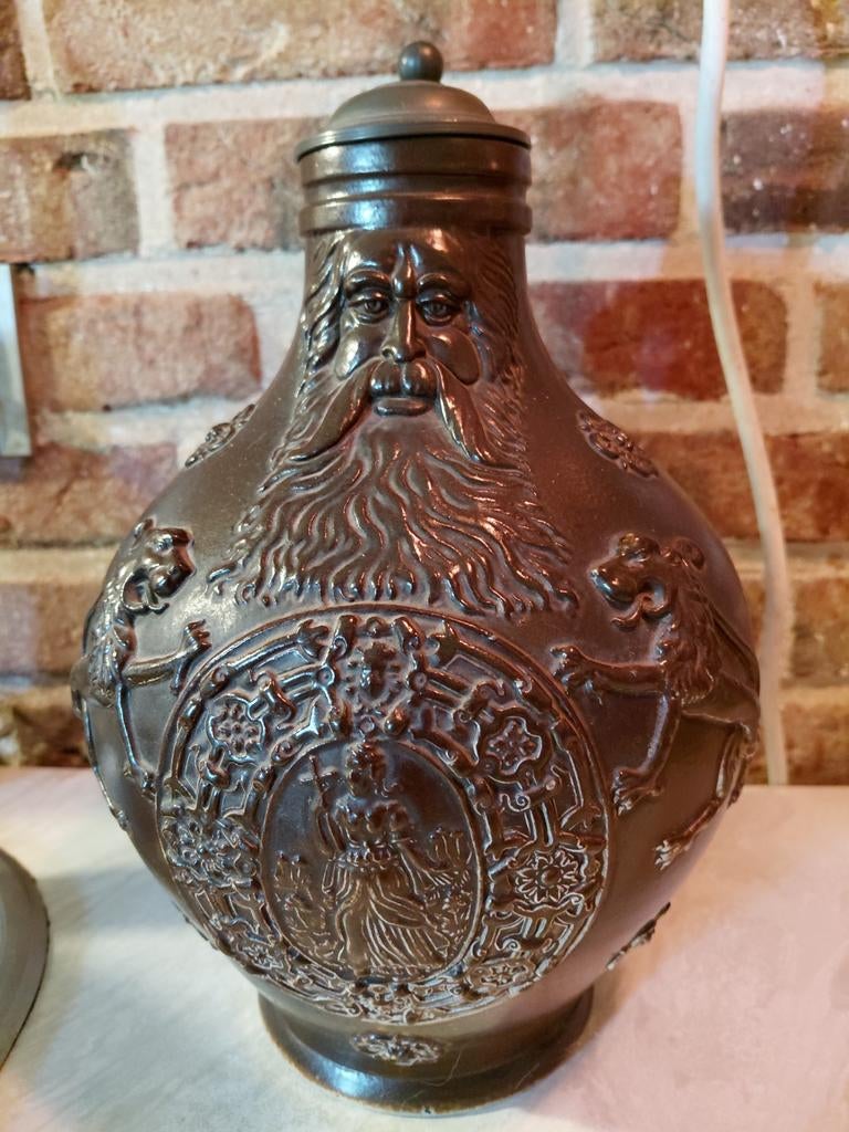 Antieke baardman kruik met reliëfdecoratie en baardman, Ophalen of Verzenden