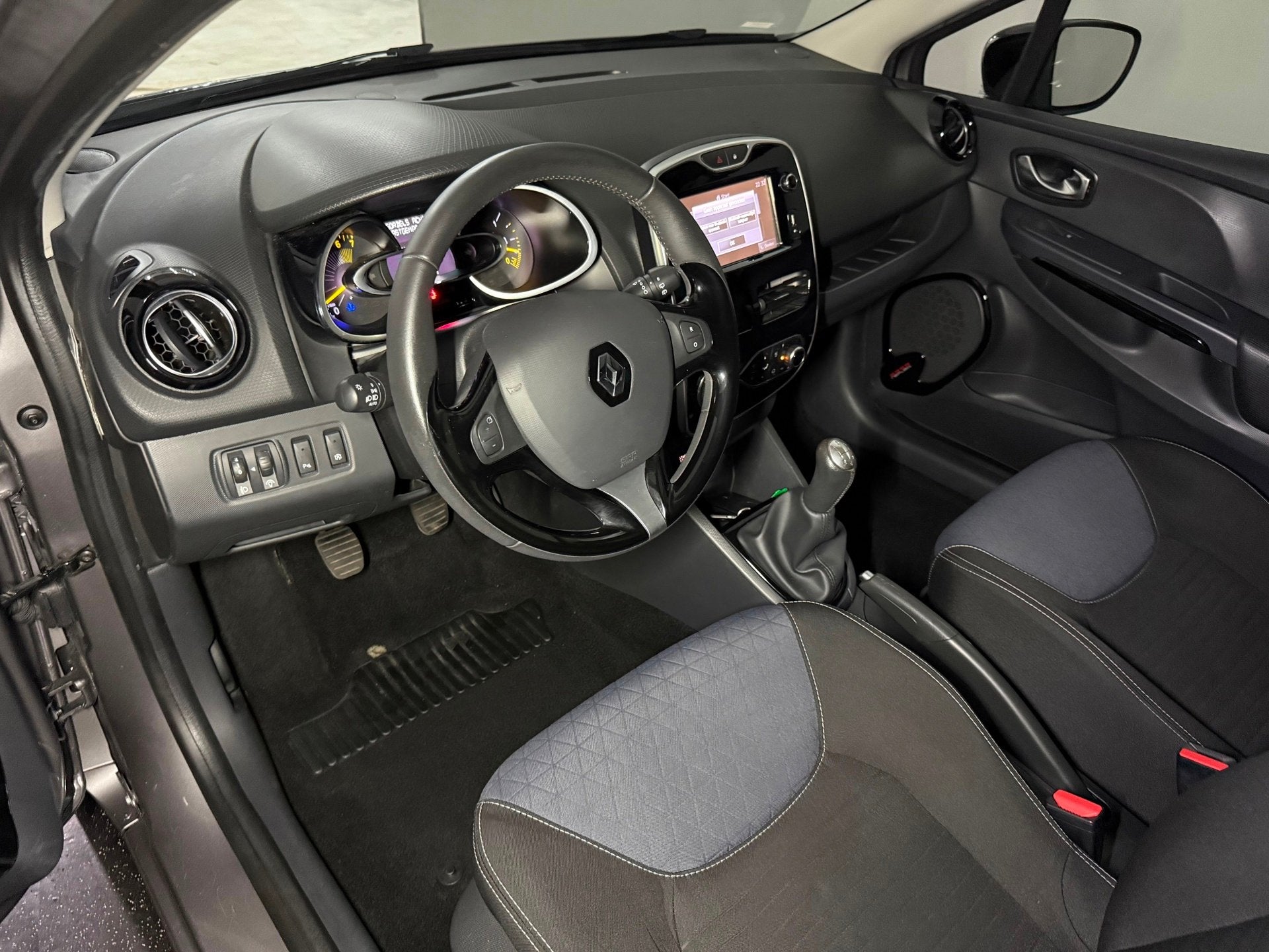Renault Clio Estate 0.9 TCe Dynamique / Pano / Clima / Cruis, Auto's, Renault, Voorwielaandrijving, Stof, Zwart, Handgeschakeld