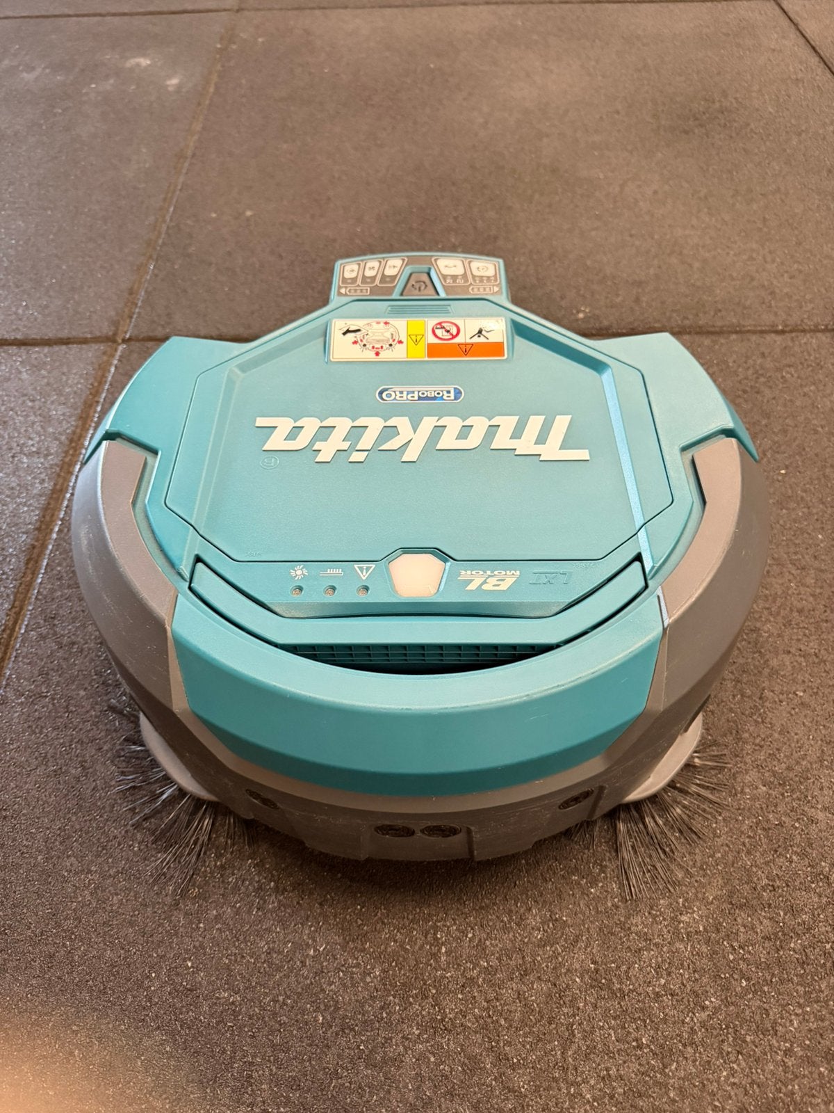 Makita RoboCleaner robotstofzuiger. 1 jaar oud zonder accu’s, Ophalen, Zo goed als nieuw