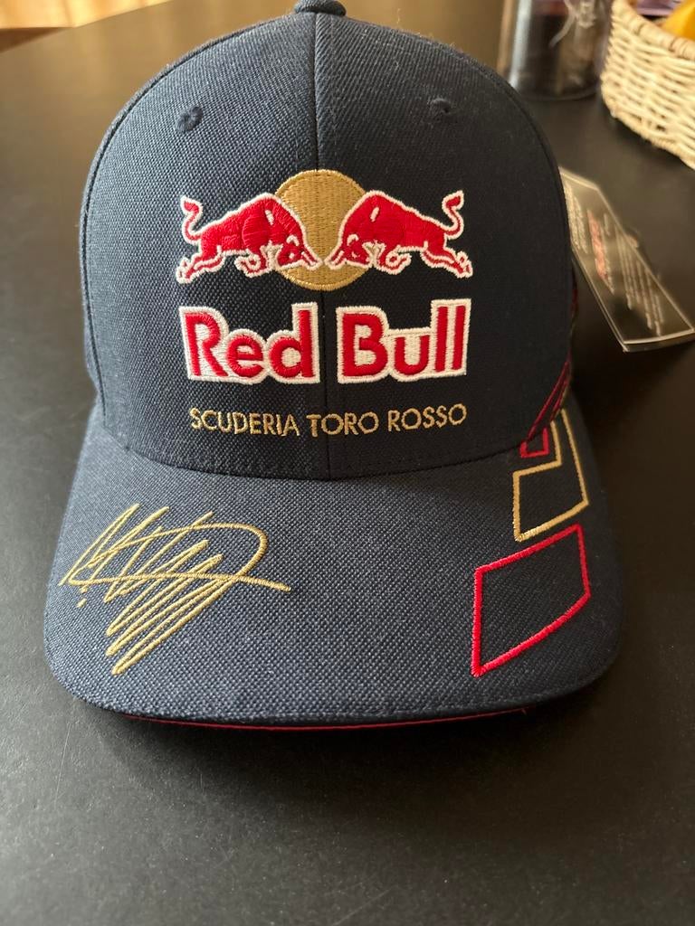 Red Bull Scuderia Toro Rosso pet met echte handtekening, Ophalen of Verzenden, Nieuw, One size fits all, Pet