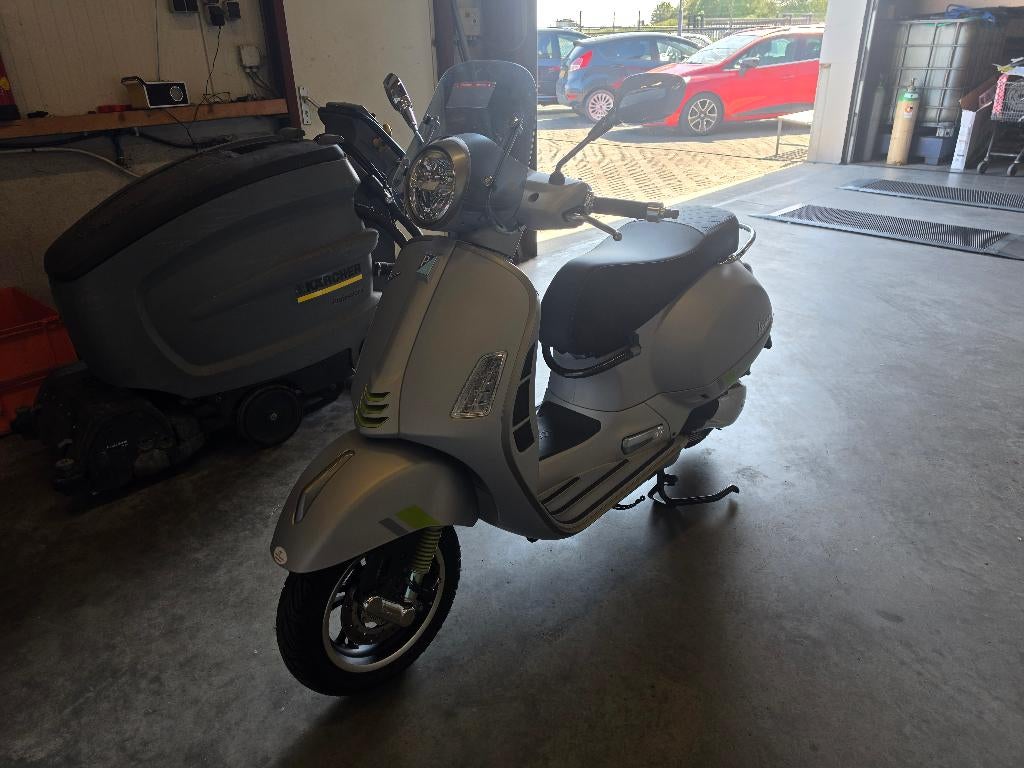 Vespa gts 300 supertech Slecht's 323Km! NIEUW!, Scooter, 300 cc, Bedrijf, Vespa