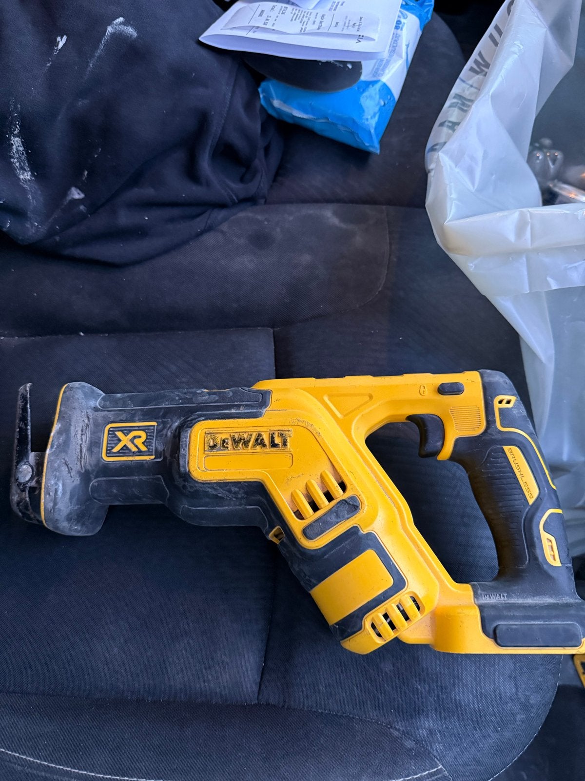 Dewalt Reciprozaag - Krachtige Zaag voor Diverse Klussen, Ophalen, Gebruikt, 70 mm of meer, 600 tot 1200 watt