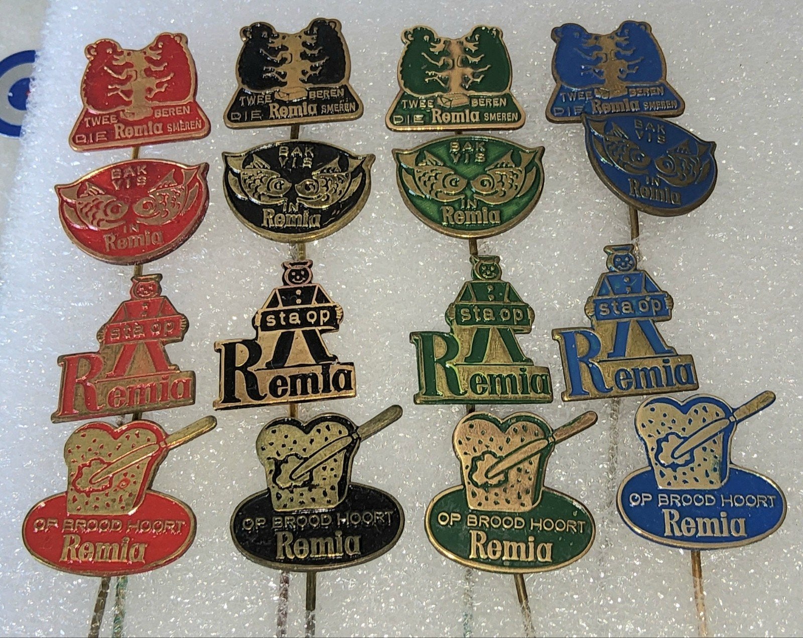 16 Remia Speldjes - Vintage Collectie, Ophalen of Verzenden, Gebruikt, Merk, Speldje of Pin