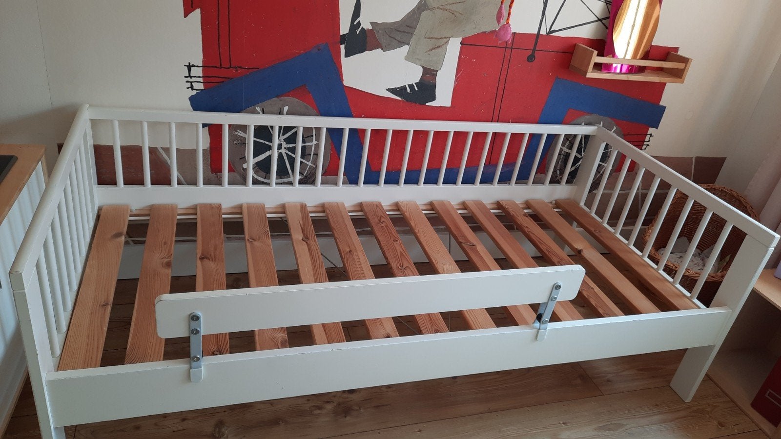 Ikea peuterbed met hekje, Kinderen en Baby's, Kinderkamer | Bedden, Ophalen, Gebruikt, Lattenbodem