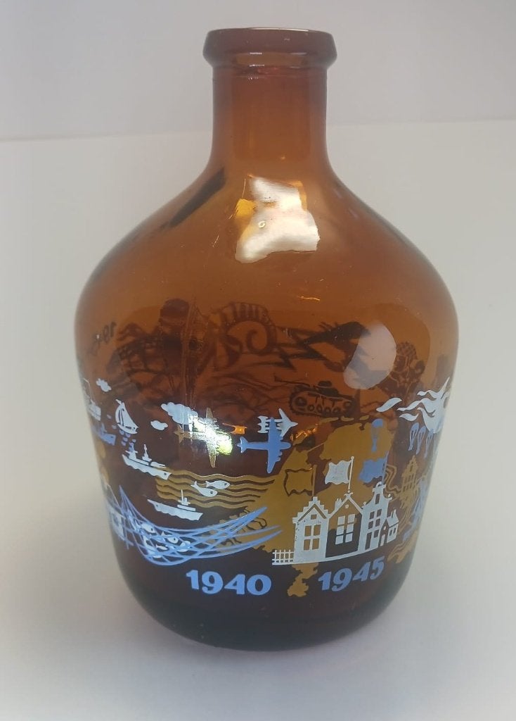 Herdenkingsfles 10 jaar bevrijding 1945 - 1955, Ophalen of Verzenden, Overige soorten, Nederland, Overige typen