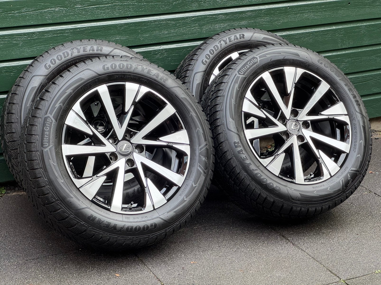 Lexus NX 450h+ 350h RZ 450e AWD ❄️, 18 inch, Gebruikt, Banden en Velgen, 235 mm