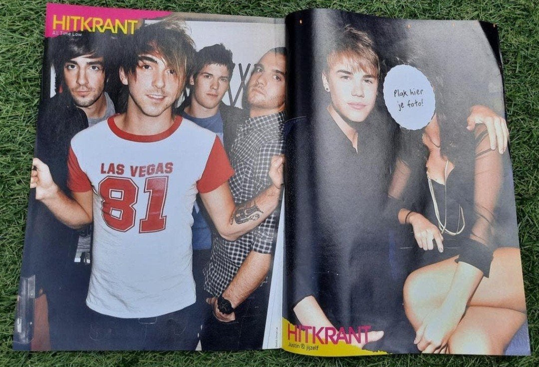 Poster 2x A4 Hitkrant 2011 Justin Bieber All Time Low ea, Ophalen of Verzenden, Gebruikt, A1 t/m A3, Muziek
