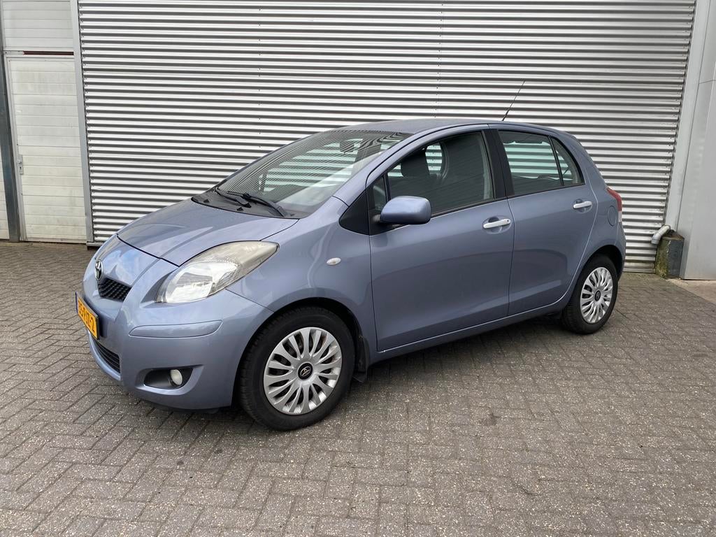 Toyota Yaris 1.3 Automaat | 94143KM | 5 DEURS |APK 2027, Auto's, Toyota, Euro 5, Stof, 40 €/maand, Zwart