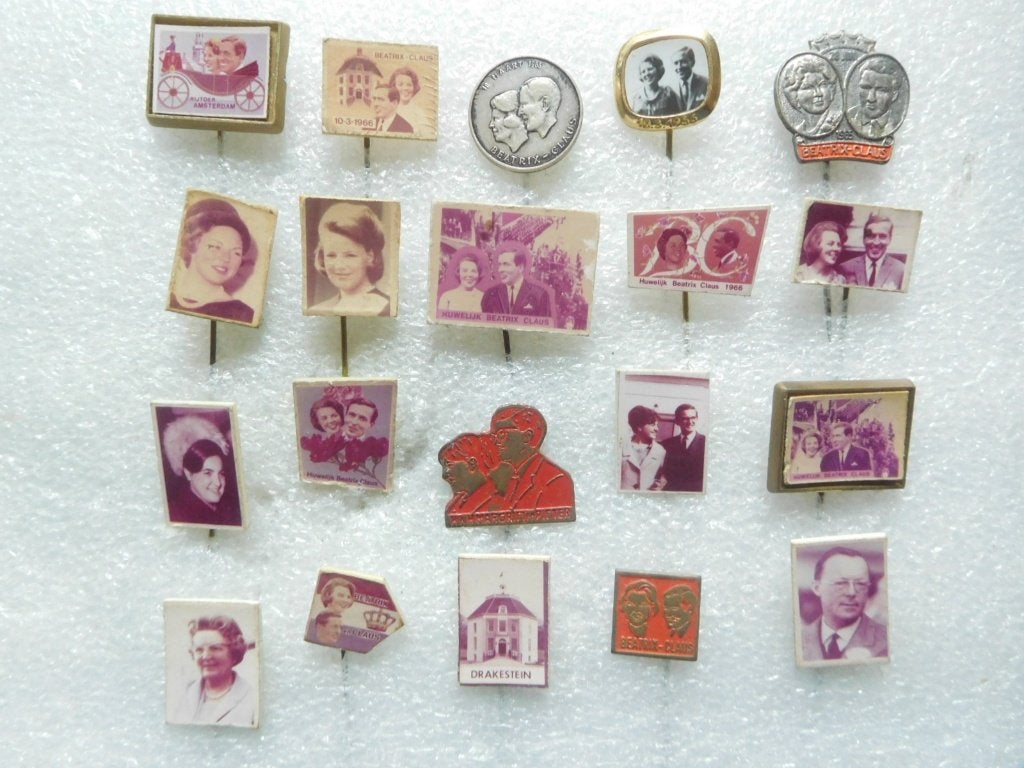 20 speldjes koninklijk huis samen voor 2 euro, Ophalen of Verzenden, Gebruikt, Overige onderwerpen