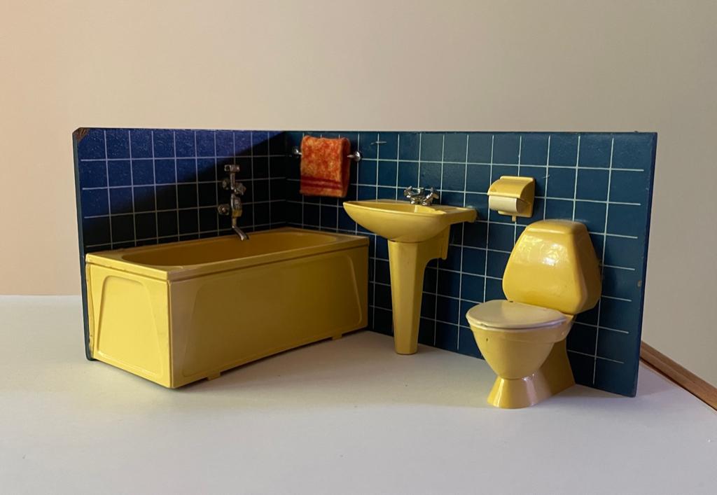 Vintage LUNDBY poppenhuis badkamer, Verzamelen, Poppenhuizen en Toebehoren, Verzenden, Gebruikt, Poppenhuis