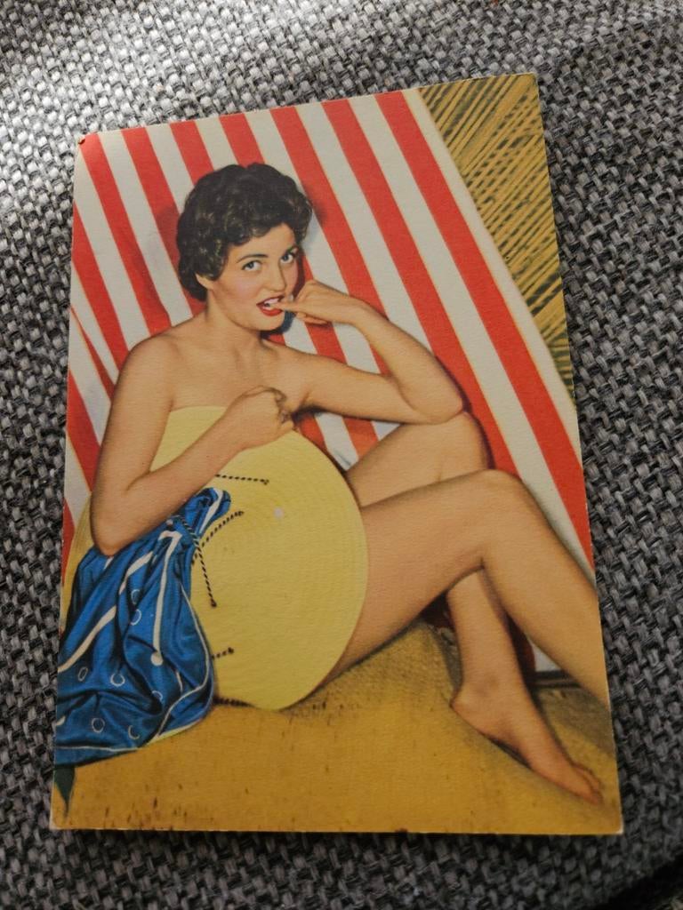 Pin up vrouw op strand vintage, Ophalen of Verzenden