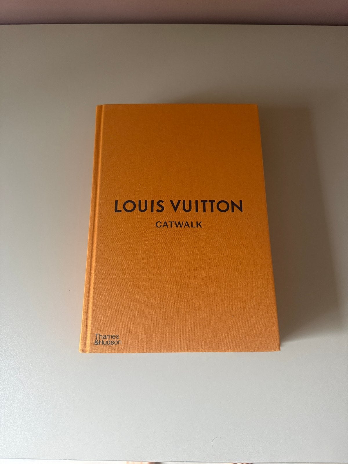 Louis Vuitton Catwalk: The Complete Fashion Collections, Boeken, Ophalen of Verzenden, Zo goed als nieuw, Mode algemeen