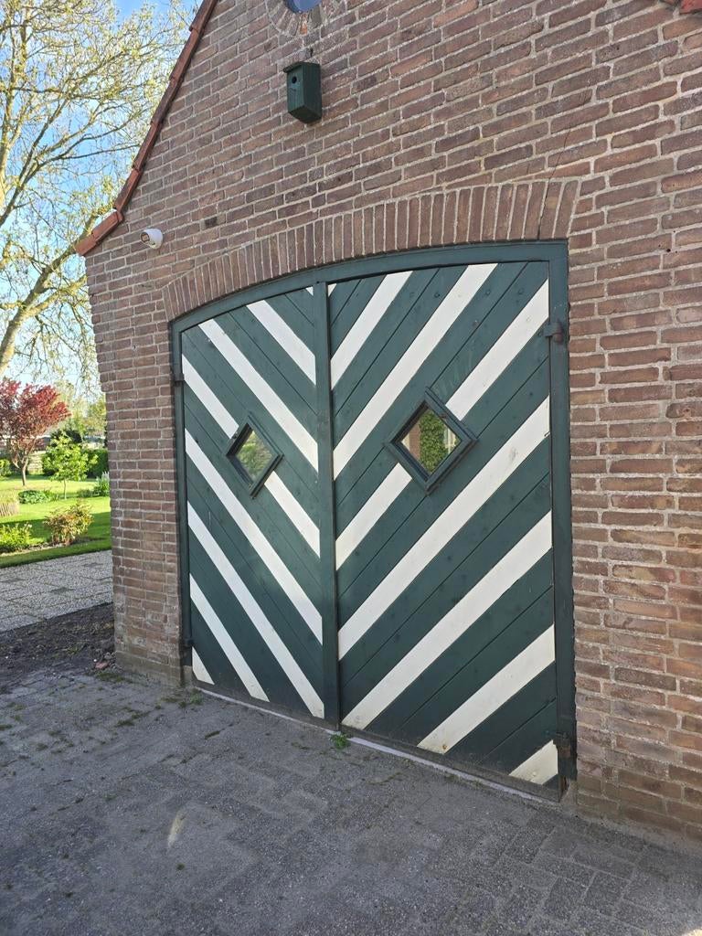 Klassieke openslaande garagedeuren (255x249cm), Ophalen, Gebruikt, Garagedeur, Hout