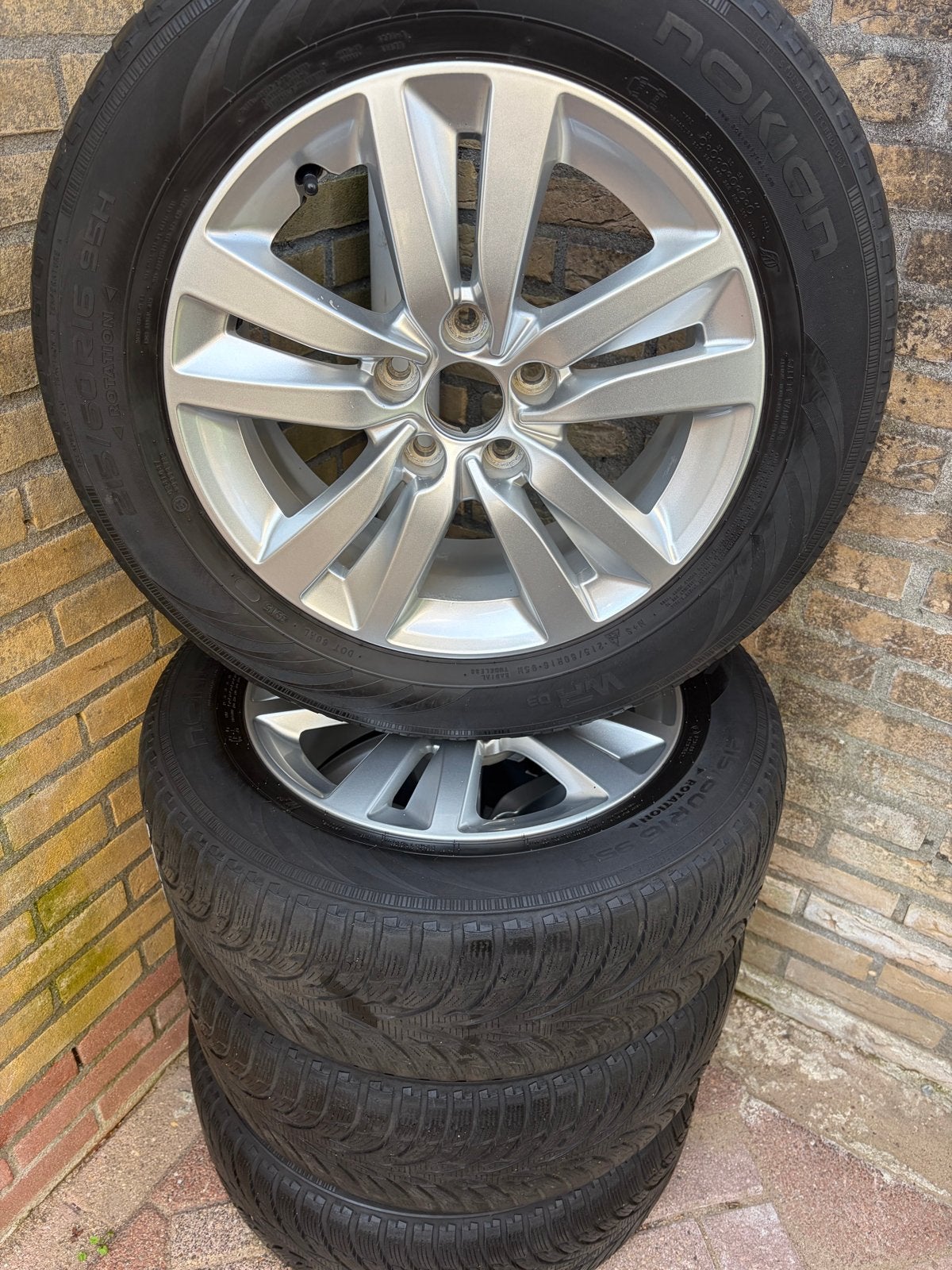 Nokian winterbanden op velg 215/60R16, Ophalen, 16 inch, Banden en Velgen, VL