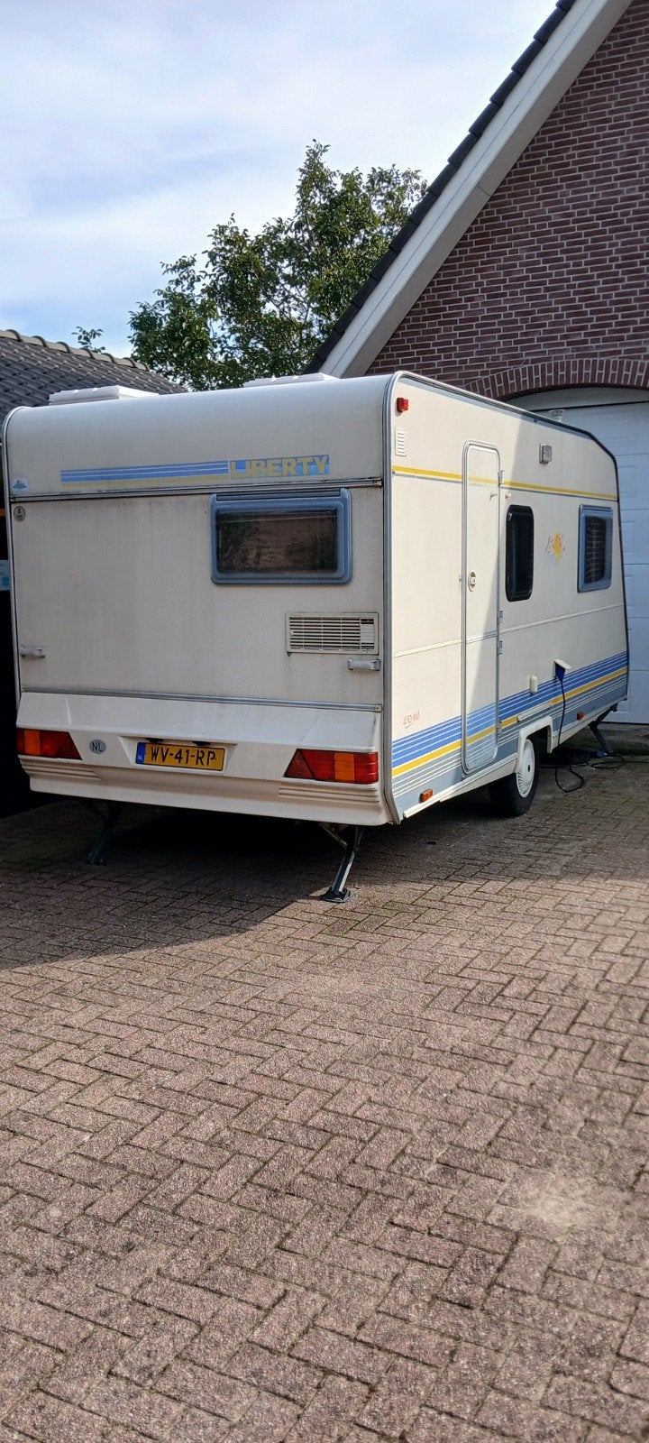 Liberty 450 met voortent en luifel en inboedel, Overige merken, 750 - 1000 kg, 6 tot 7 meter, Tot en met 4