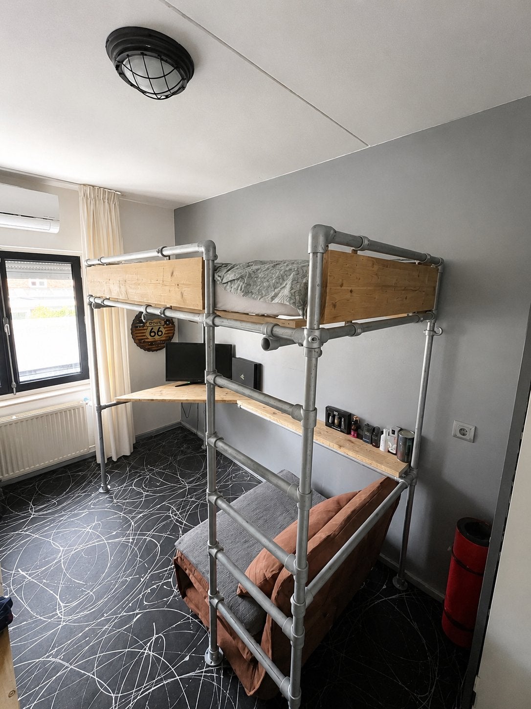 Hoogslaper met bureau! (Moet weg), Eenpersoons, Ophalen of Verzenden, Zo goed als nieuw, 200 cm