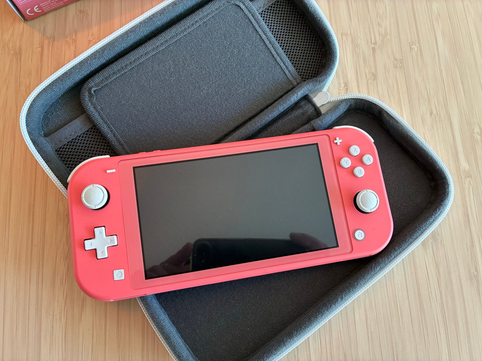 Nintendo Switch Lite Koraalrood met beschermhoes, Spelcomputers en Games, Ophalen of Verzenden, Roze of Coral, Zo goed als nieuw