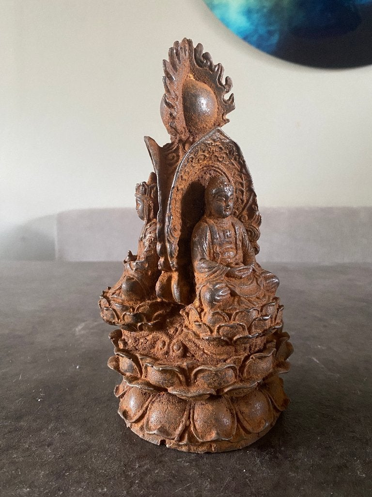 Gietijzer Boeddhisme oosters altaar tempel beeld 23 cm, Verzamelen, Religie, Ophalen of Verzenden, Gebruikt, Beeld(je), Boeddhisme