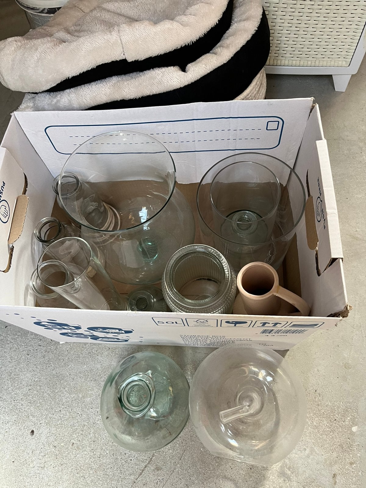 Doos vol met glazen vazen, Ophalen, Gebruikt, Glas