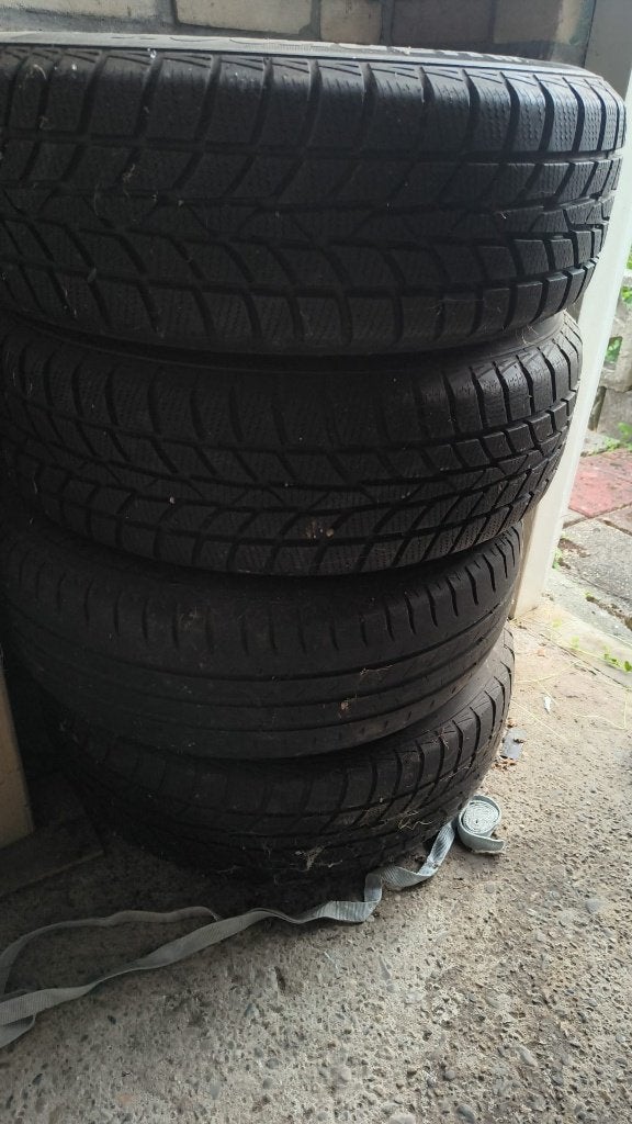 4 Winterbanden 185/65R15 met zwarte velgen, Auto-onderdelen, Banden en Velgen, Ophalen, Gebruikt, 15 inch, Banden en Velgen