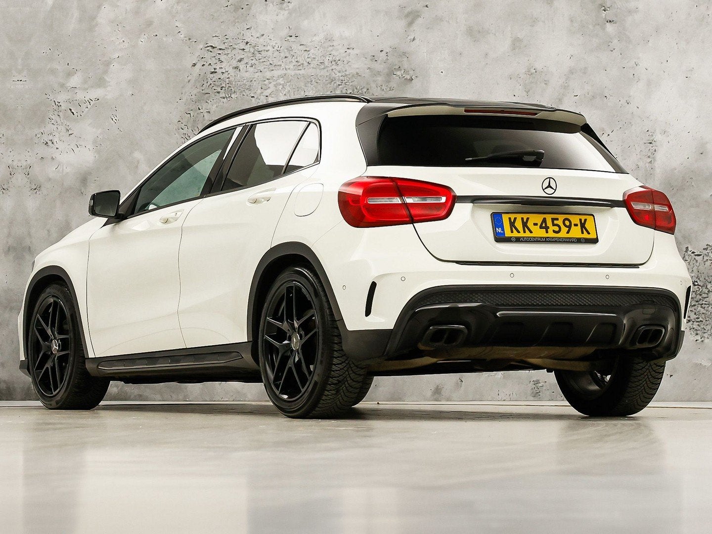 Mercedes-Benz GLA 180 AMG Night Edition Plus Automaat (GROOT, 12 maanden, Gebruikt, 4 cilinders, Leder en Stof